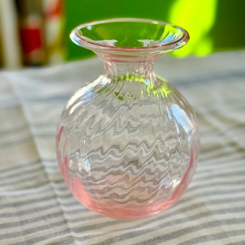 Vintage Powder Pink Swirl Glass Vase - Picture 3 of 6